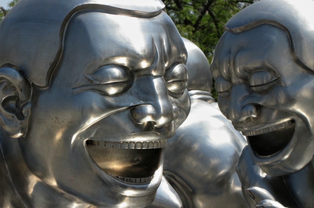 خنده فیلسوفان، دیکتاتورها، دیوانگان و ابلهان