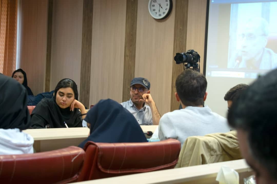 هادی خانیکی : در جامعه تکصدایی، کلیشهها جایگزین صداهای متفاوت میشوند