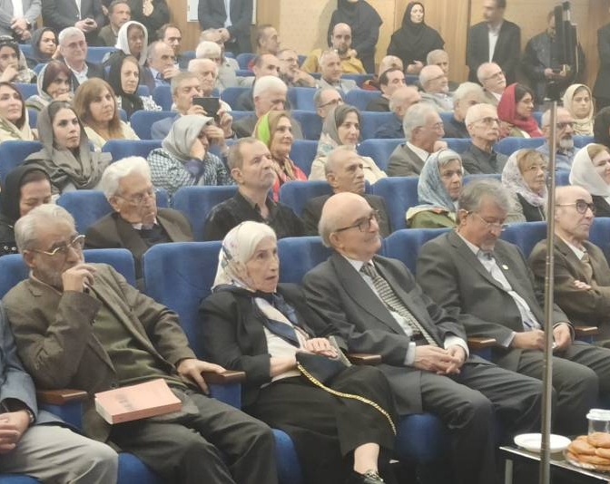 تجلیل از دکتر میرمجلسی، واقف ۳۰ هزار جلد کتاب به کتابخانه مرکزی رشت