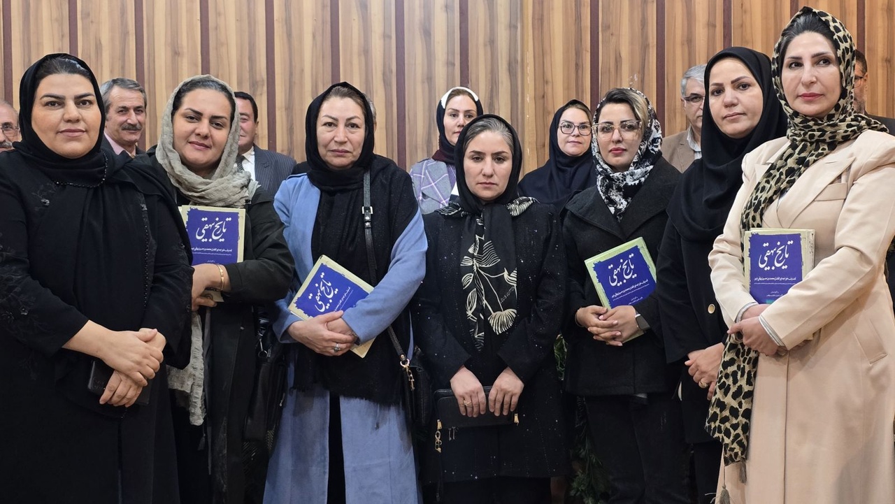 بیهقی آگاهانه از ذکر اشعار شاعران بزرگ زمان خود پرهیز کرده است