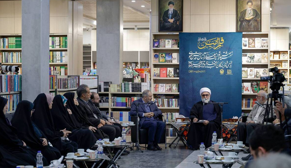 کتابخوانی نباید تشریفاتی باشد/ وعده تولیت آستان قدس برای همکاری در ترویج مطالعه