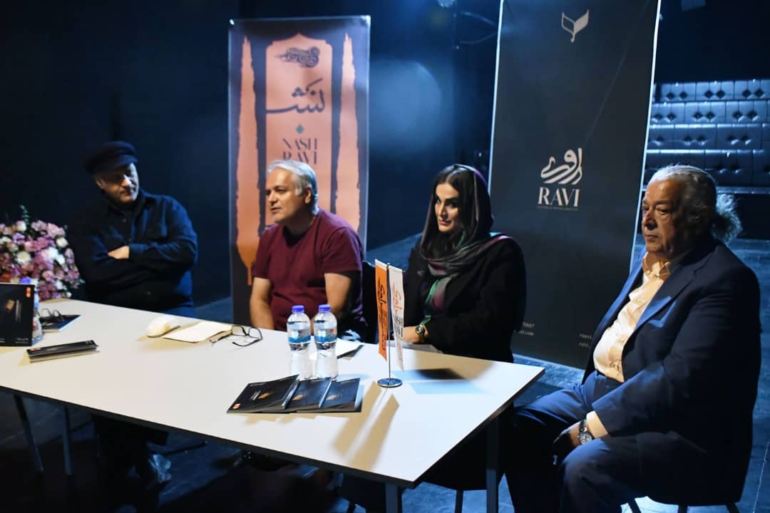 فیاضی قبل از بازیگر بودن، یک نویسنده است