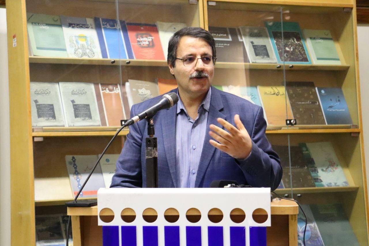 میهن مُلک نیست، میهن معشوق است