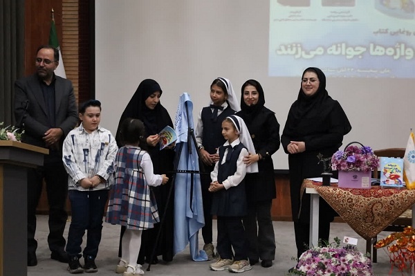 نویسندگان کودک نقش مهمی در شکل‌گیری دنیای خیال و اندیشه‌های نسل آینده دارند