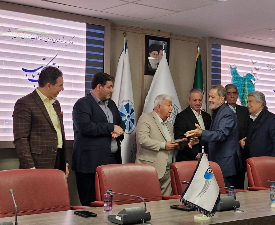 «نیم قرن با کتاب»؛ آیین تجلیل از کهنهکاران چاپ برگزار شد