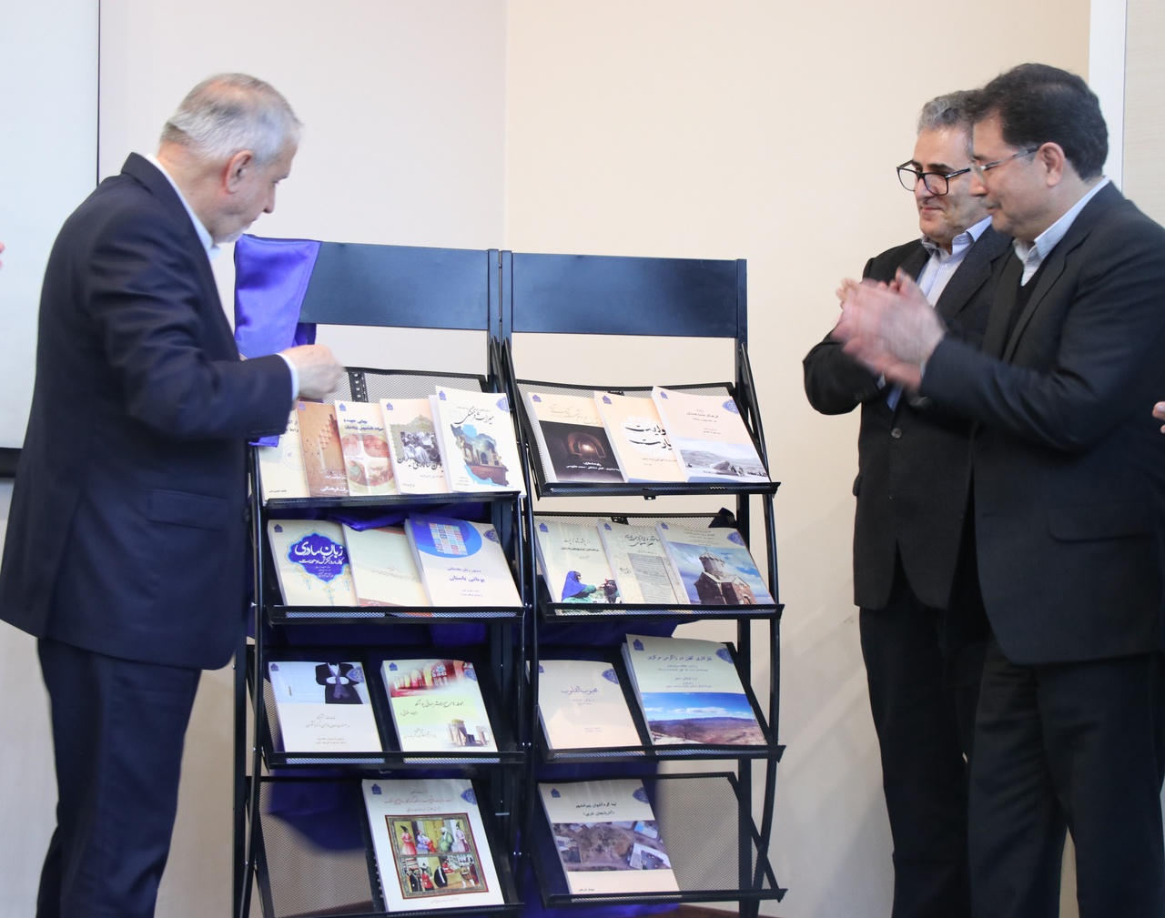 تاریخ و فرهنگ ایران با انتشار کتاب تداوم مییابد