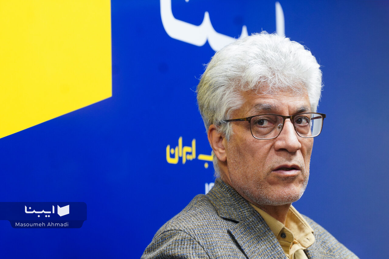 مرد «آگاه» نشر ایران