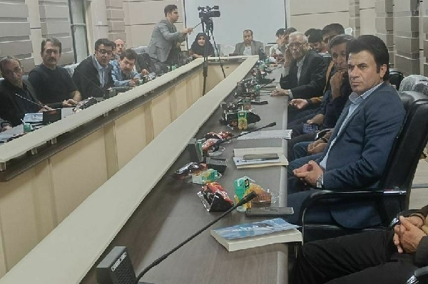 کتاب «جاری بپرس ههوالم» در ایلام نقد و بررسی شد