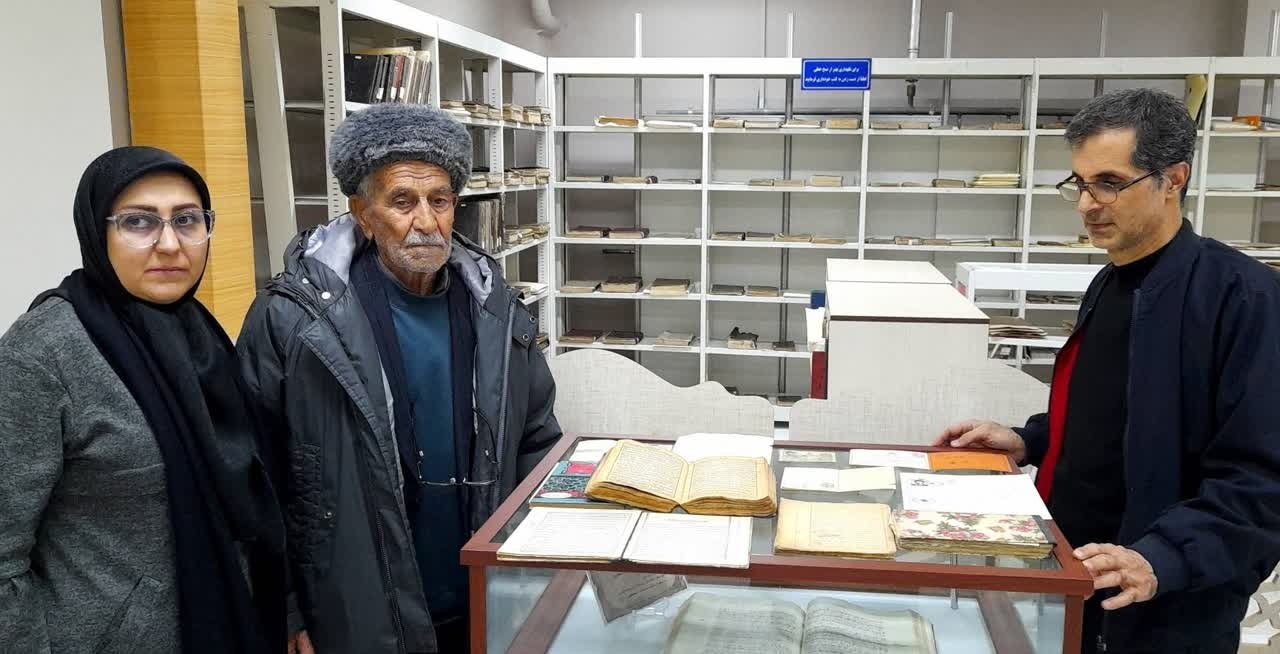 اهدای اسناد و کتابهای چاپ سنگی توسط خیر ارومیهای