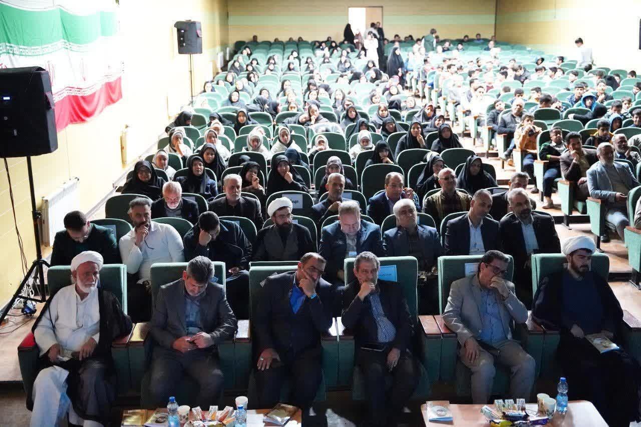 لزوم ترویج کتاب و کتابخوانی با محوریت ثبت خاطرات شهدا در استان مرکزی