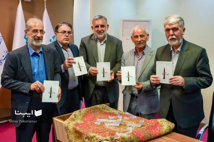 دیدار نویسندگان و شاعران با وزیر فرهنگ و ارشاد اسلامی
