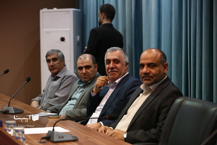 دیدار شاعران و نویسندگان با وزیر فرهنگ و ارشاد اسلامی