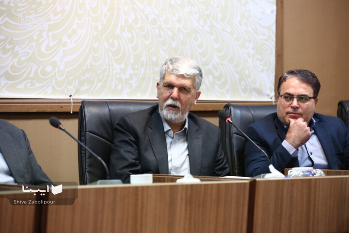 دیدار شاعران و نویسندگان با وزیر فرهنگ و ارشاد اسلامی