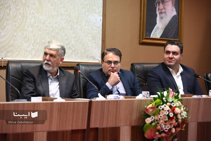 دیدار شاعران و نویسندگان با وزیر فرهنگ و ارشاد اسلامی