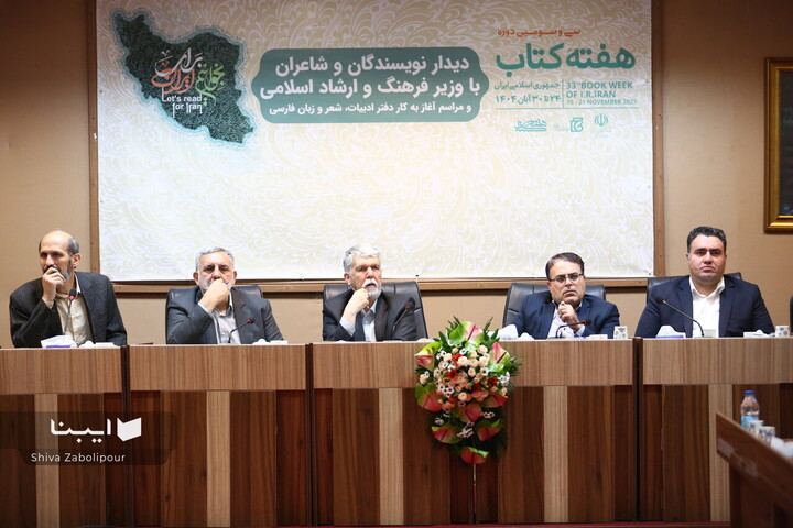 دیدار سید عباس صالحی با جمعی از نویسندگان و شاعران