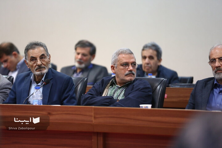 دیدار شاعران و نویسندگان با وزیر فرهنگ و ارشاد اسلامی