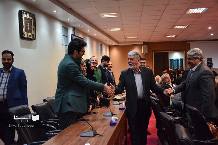 دیدار شاعران و نویسندگان با وزیر فرهنگ و ارشاد اسلامی