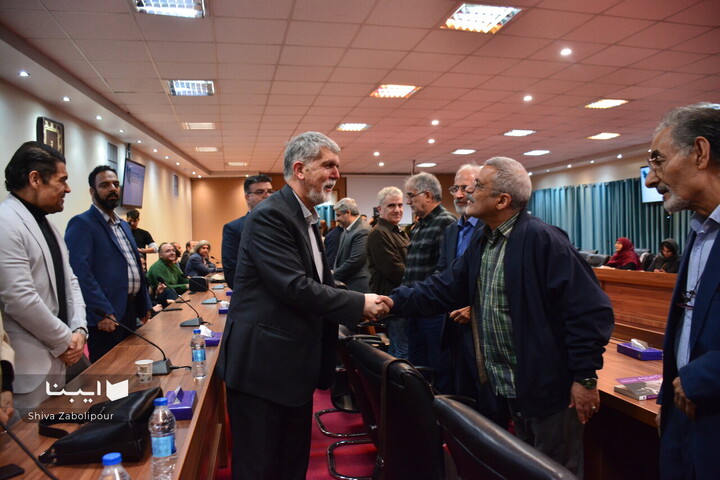 دیدار شاعران و نویسندگان با وزیر فرهنگ و ارشاد اسلامی