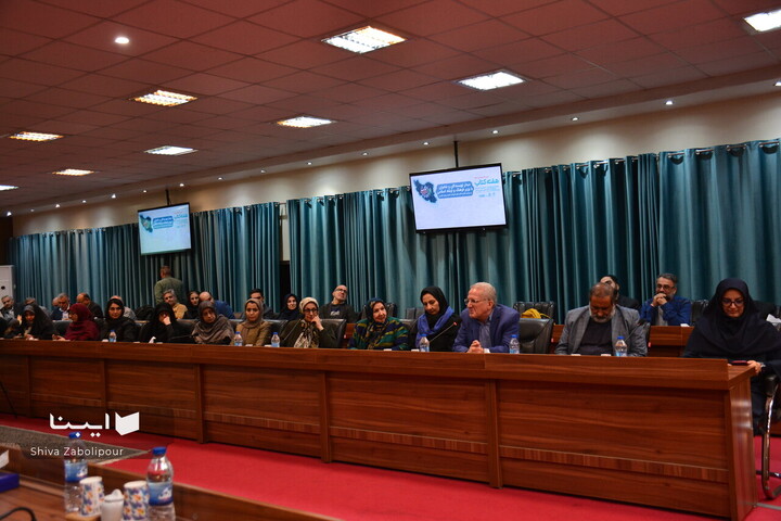 دیدار شاعران و نویسندگان با وزیر فرهنگ و ارشاد اسلامی