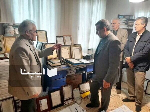 نویسندگان برای سالم‌سازی جامعه از جان و روح خود مایه می‌گذارند