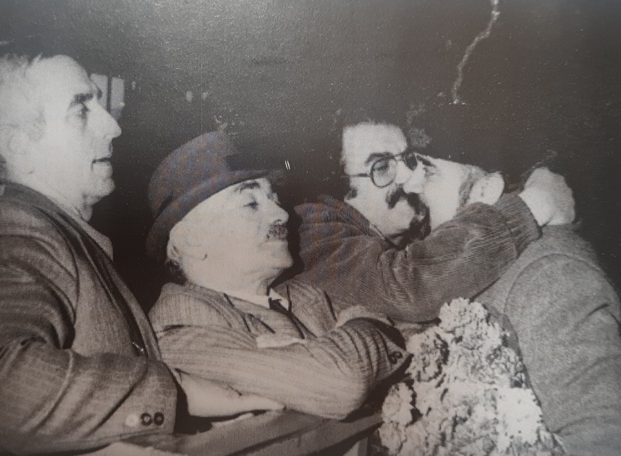 غلامحسین ساعدی و رضا براهنی در فرودگاه مهرآباد