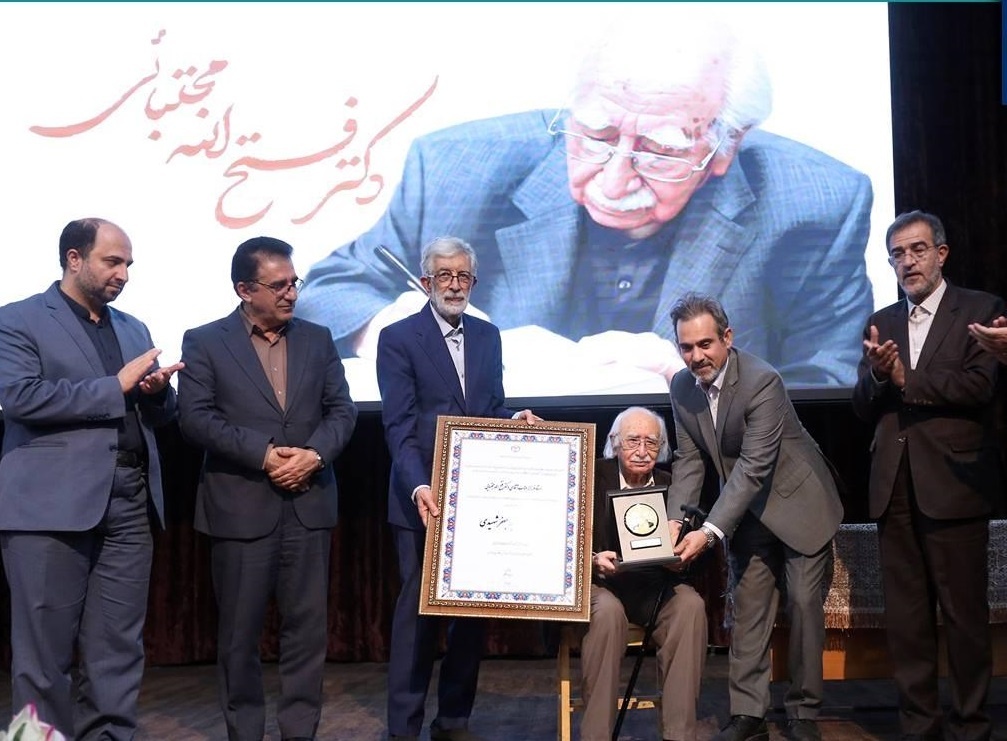 دانشجویان و جوانان باید از سطحی‌نگری و شتاب‌زدگی دوری کنند