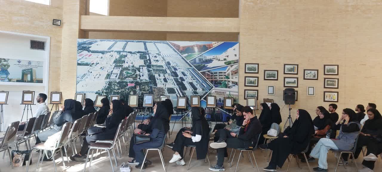 برپایی نمایشگاه اسناد کتابخوانی در دانشگاه یزد/ رونمایی از ۳ کتاب یک نویسنده