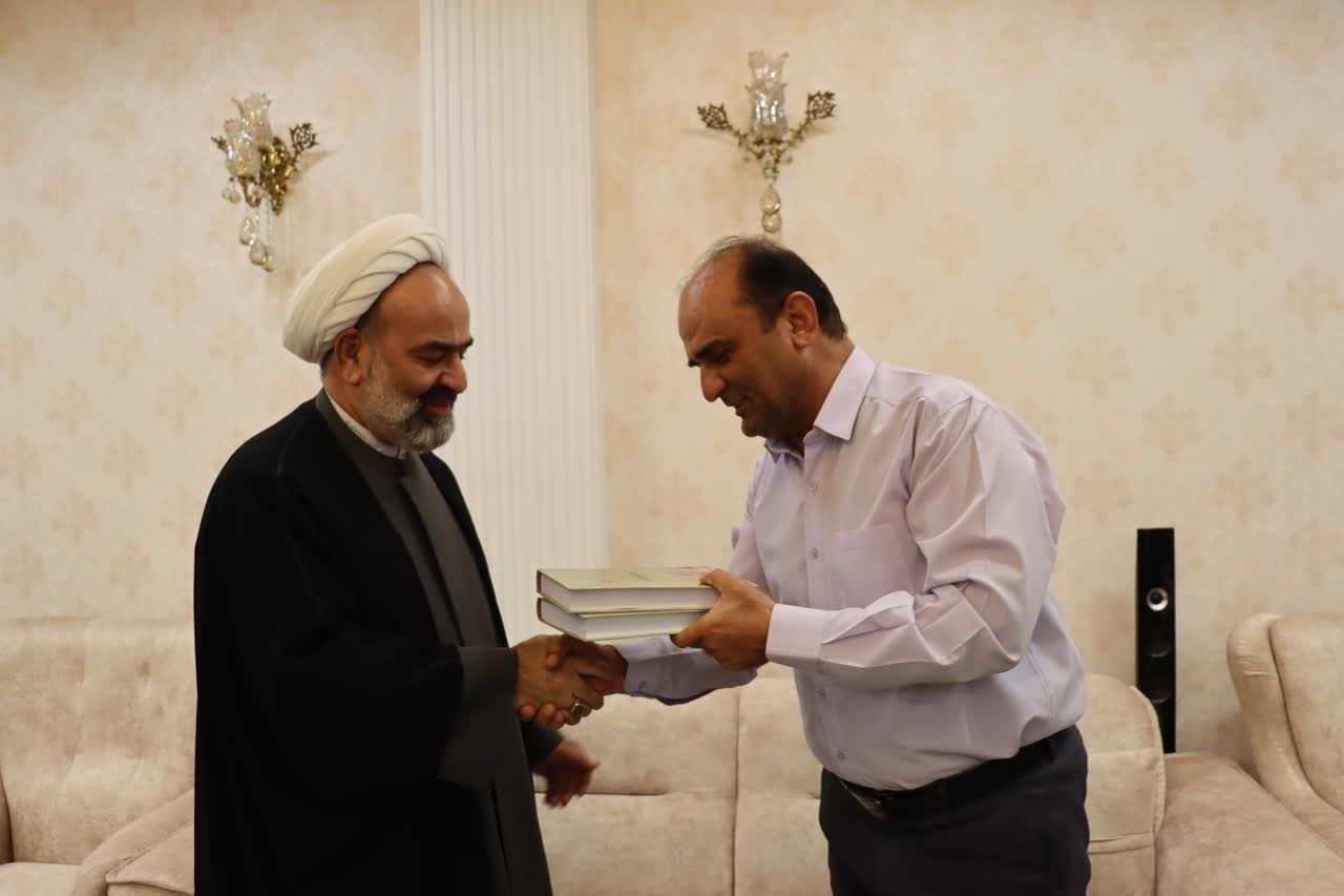 برپایی نمایشگاه اسناد کتابخوانی در دانشگاه یزد/ رونمایی از ۳ کتاب یک نویسنده