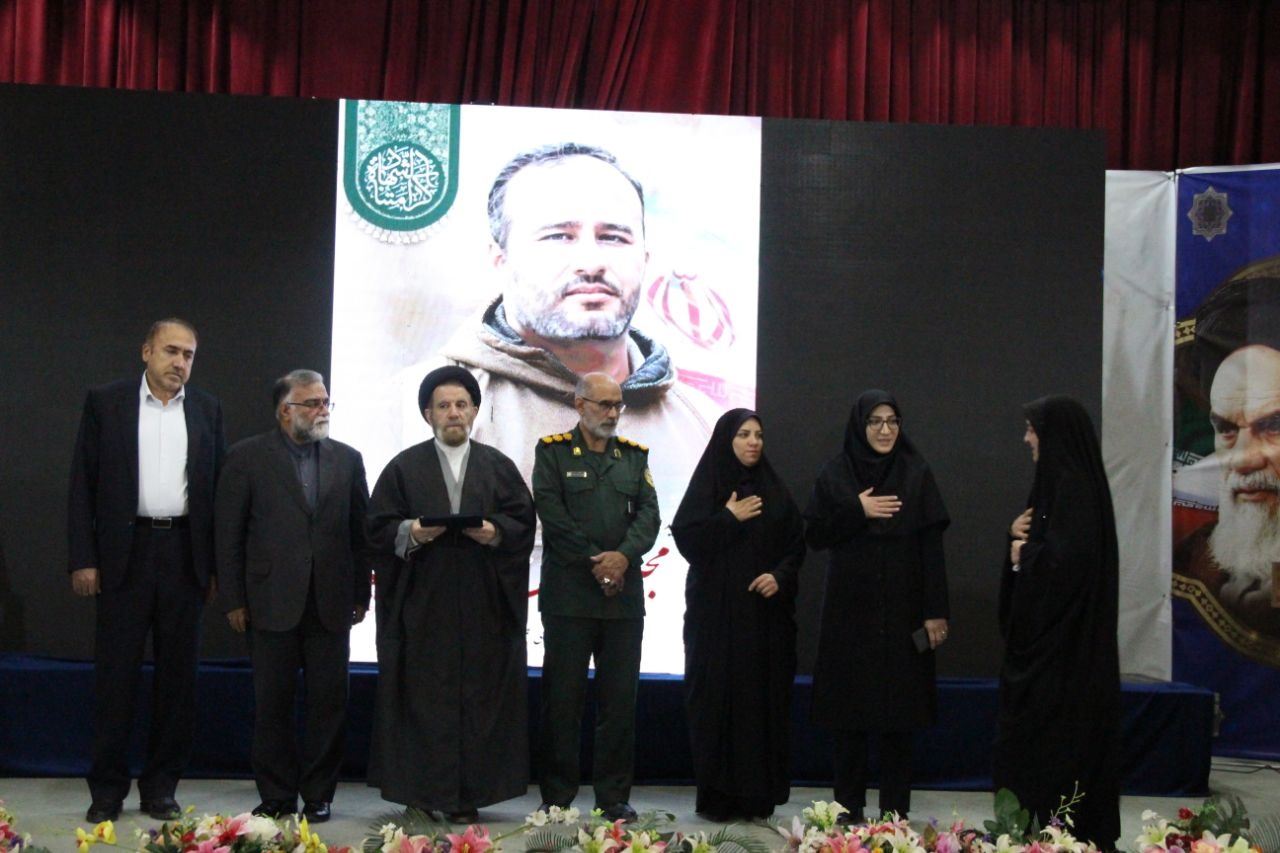 تقریظ‌های رهبر انقلاب چراغ راه نویسندگان/ کتاب سند رسمی فرهنگ و تمدن است