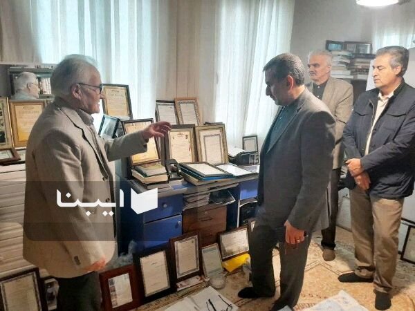 نویسندگان برای سالم‌سازی جامعه از جان و روح خود مایه می‌گذارند