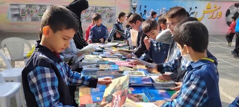 کتابخانهای در پیچوخم روستاهای البرز/ مهمانی کتابخانه سیار در هفته کتاب