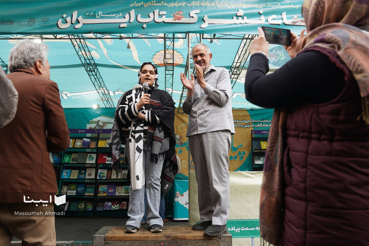 کتابگردی در شهر با احمد مسجد‌جامعی