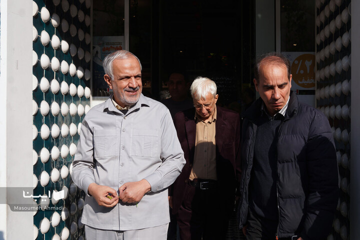 کتابگردی در شهر با احمد مسجد‌جامعی