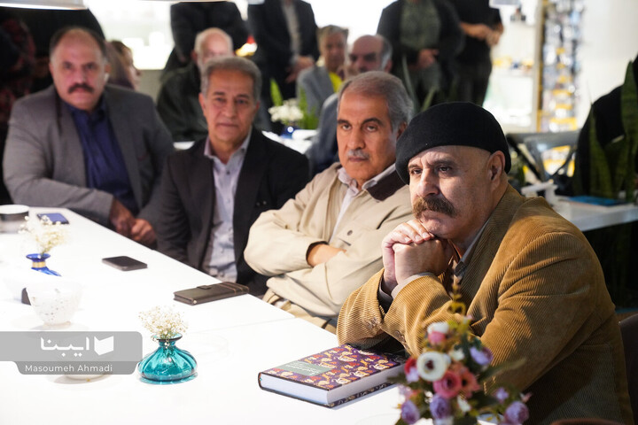 کتابگردی در شهر با احمد مسجد‌جامعی