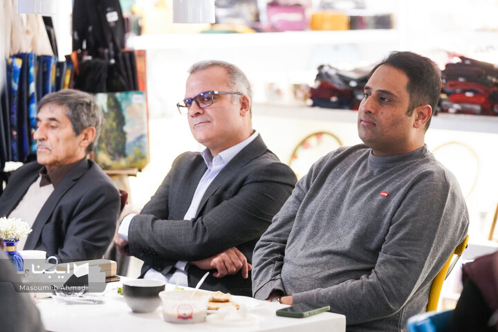 کتابگردی در شهر با احمد مسجد‌جامعی