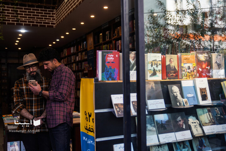 کتابگردی در شهر با احمد مسجد‌جامعی