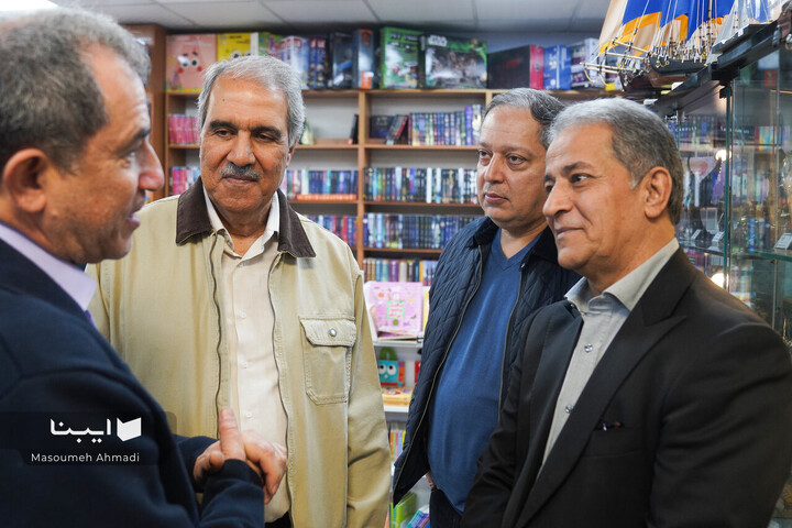 کتابگردی در شهر با احمد مسجد‌جامعی