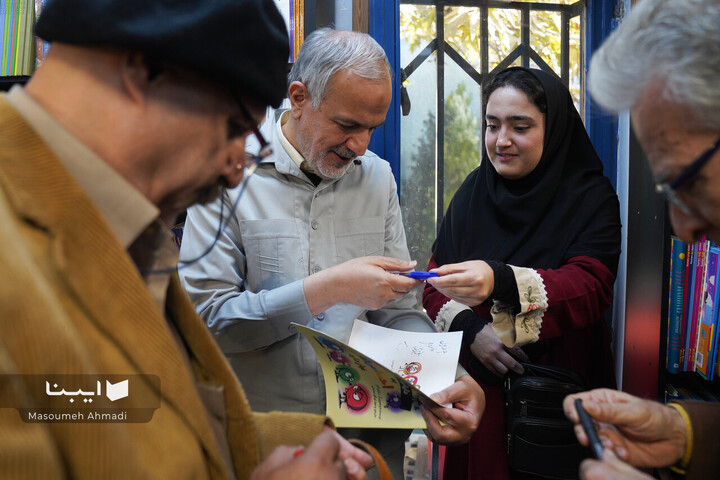 کتابگردی در شهر با احمد مسجد‌جامعی