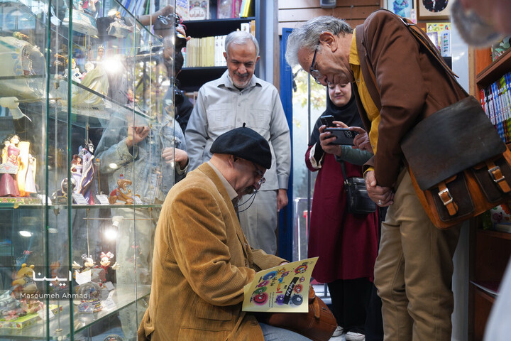 کتابگردی در شهر با احمد مسجد‌جامعی