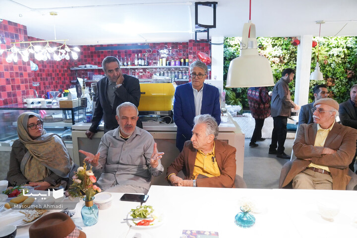 کتابگردی در شهر با احمد مسجد‌جامعی