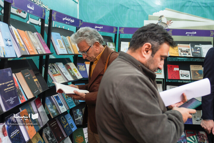 کتابگردی در شهر با احمد مسجد‌جامعی