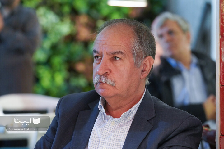 کتابگردی در شهر با احمد مسجد‌جامعی