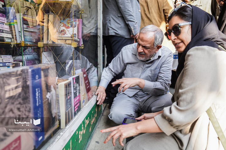 کتابگردی در شهر با احمد مسجد‌جامعی