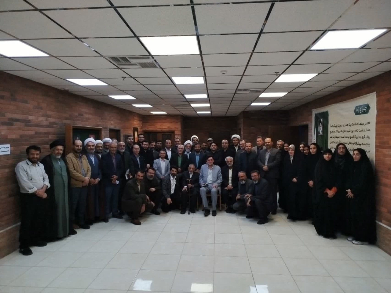 کتاب پل ارتباط بین قم با تمدنها و فرهنگهای دیگر است