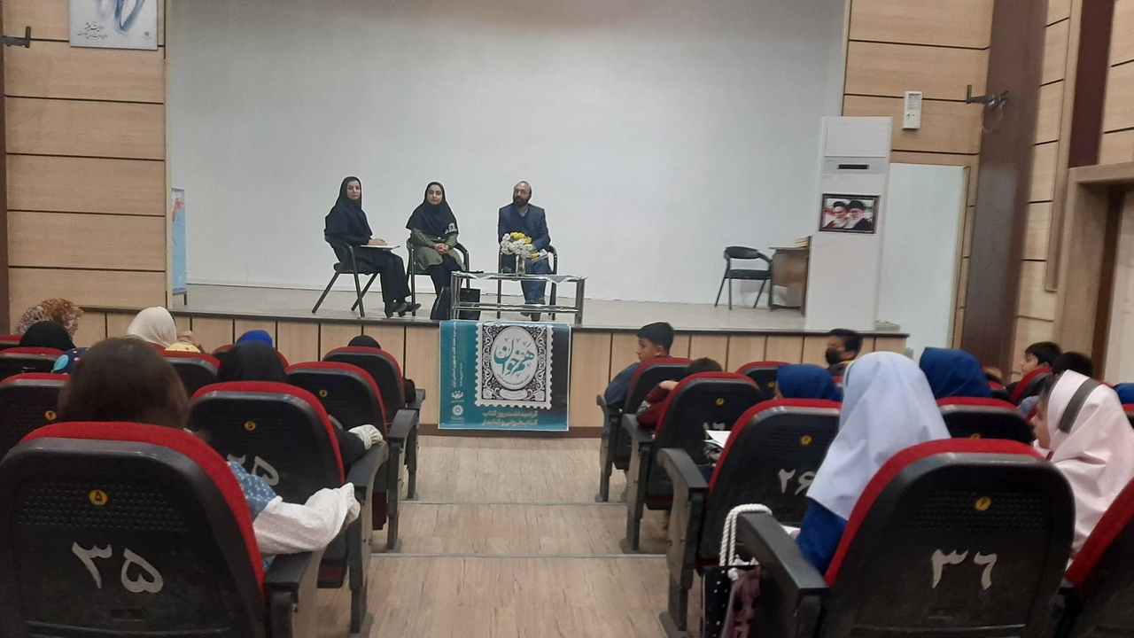 چهارمین نشست انجمن شاهنامهخوانی فریمان/ مسابقه کتاب در خلیلآباد