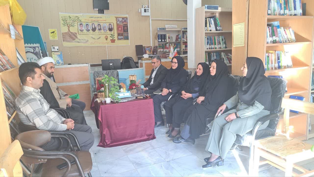 چهارمین نشست انجمن شاهنامهخوانی فریمان/ مسابقه کتاب در خلیلآباد