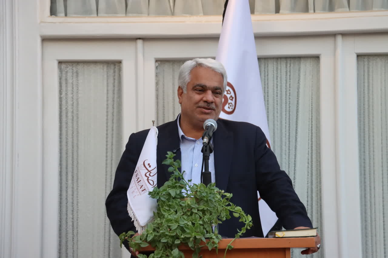 طرح «کتاب در سفر» آغاز به کار کرد