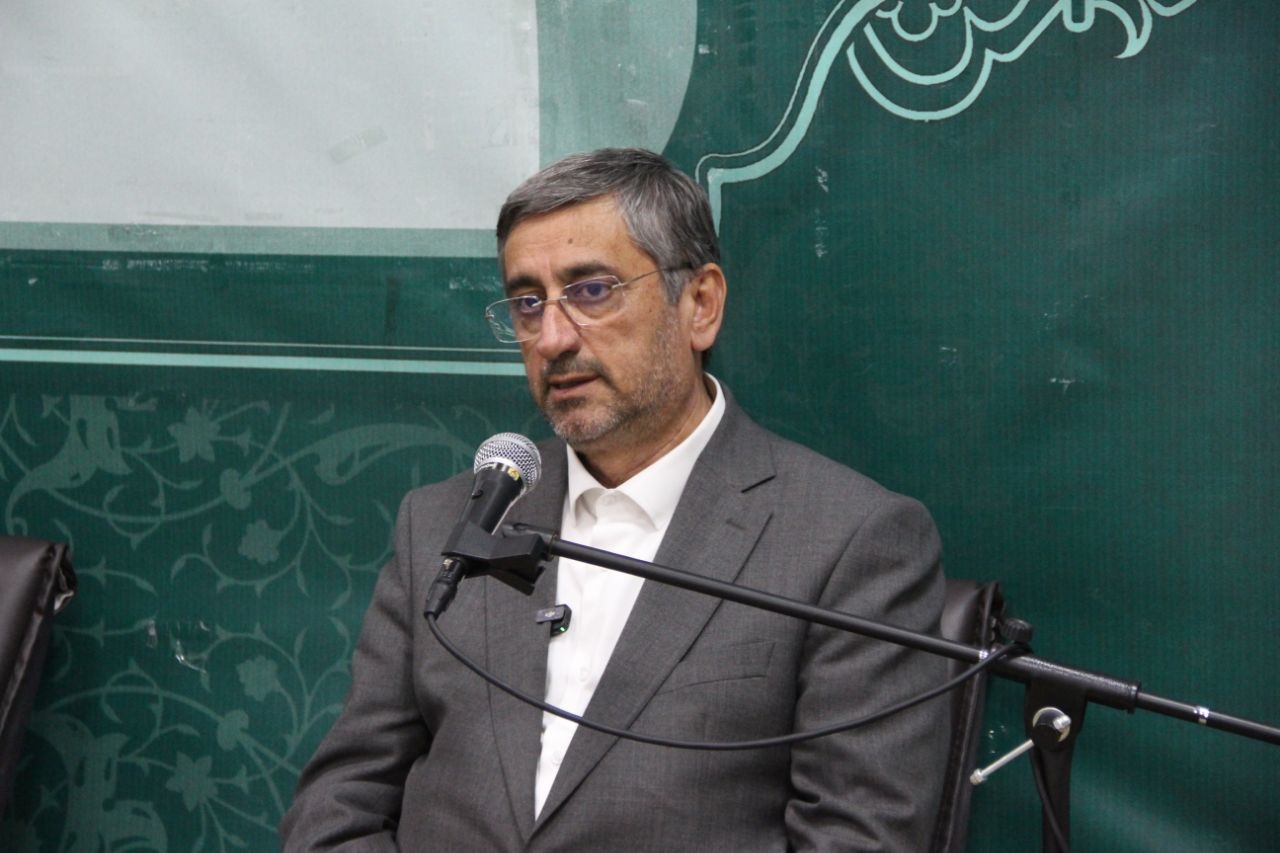 اهدای گواهینامه درجه یک هنری به شاعر لرستانی