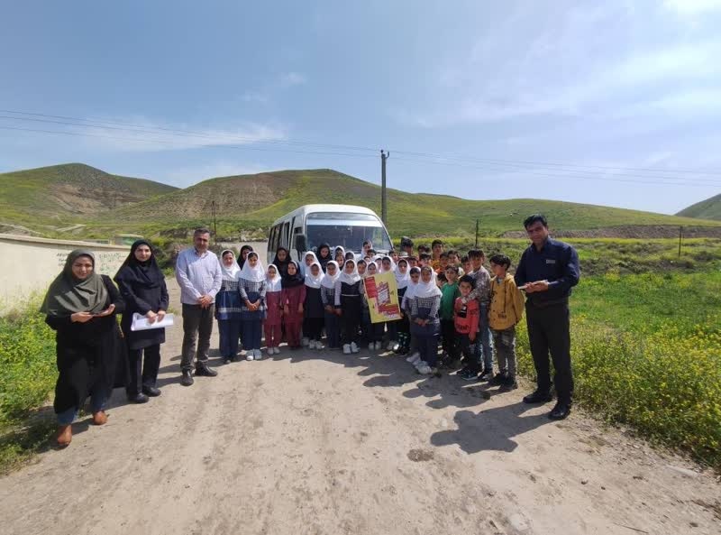 سیری در جهان خاطرات یک کتابدار سیار/ کتابخانه‌هایی که عشق و دانایی پخش می‌کنند