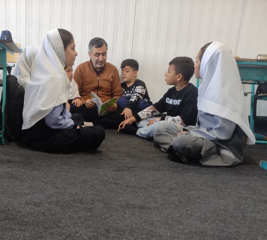 سیری در جهان خاطرات یک کتابدار سیار/ کتابخانههایی که عشق و دانایی پخش میکنند